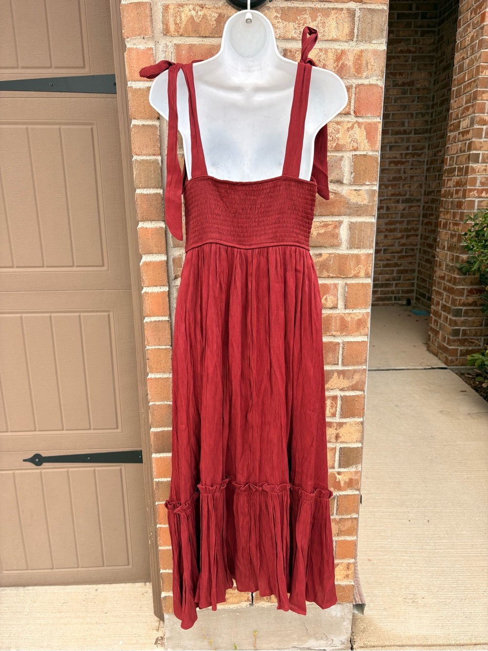 Blu Pepper Burgundy Metallic Tie Shoulder
Ruched Smocked Midi Dress Womens M - Picture 6 of 11
